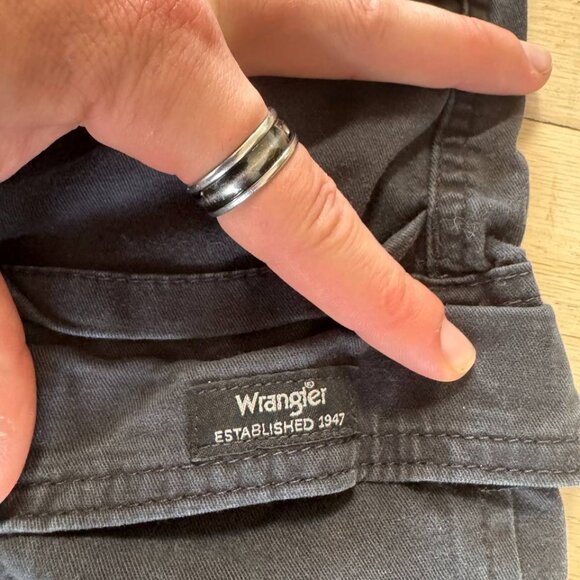 Black Wrangler cargo pants workwear men’s size 34x30 - Picture 2 of 5